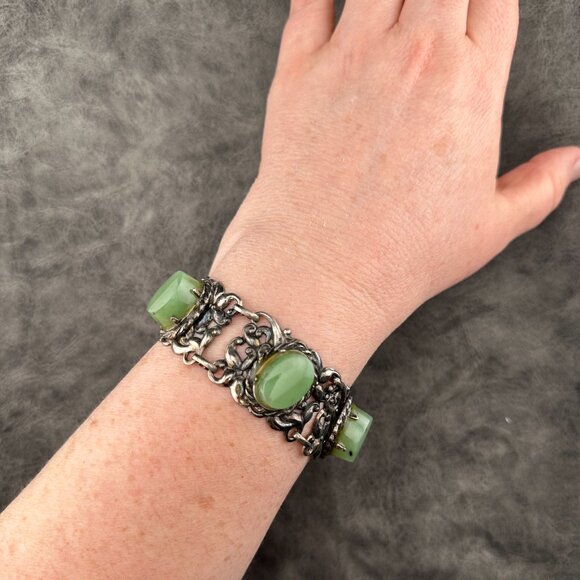 Vintage Silver Tone Repousse Metal Green Nephrite Floral Panel Bracelet 6.5-6.75 - Picture 13 of 13